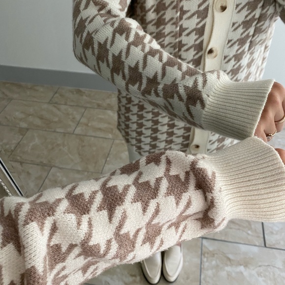 neutral light sweater - Picture 6 of 11